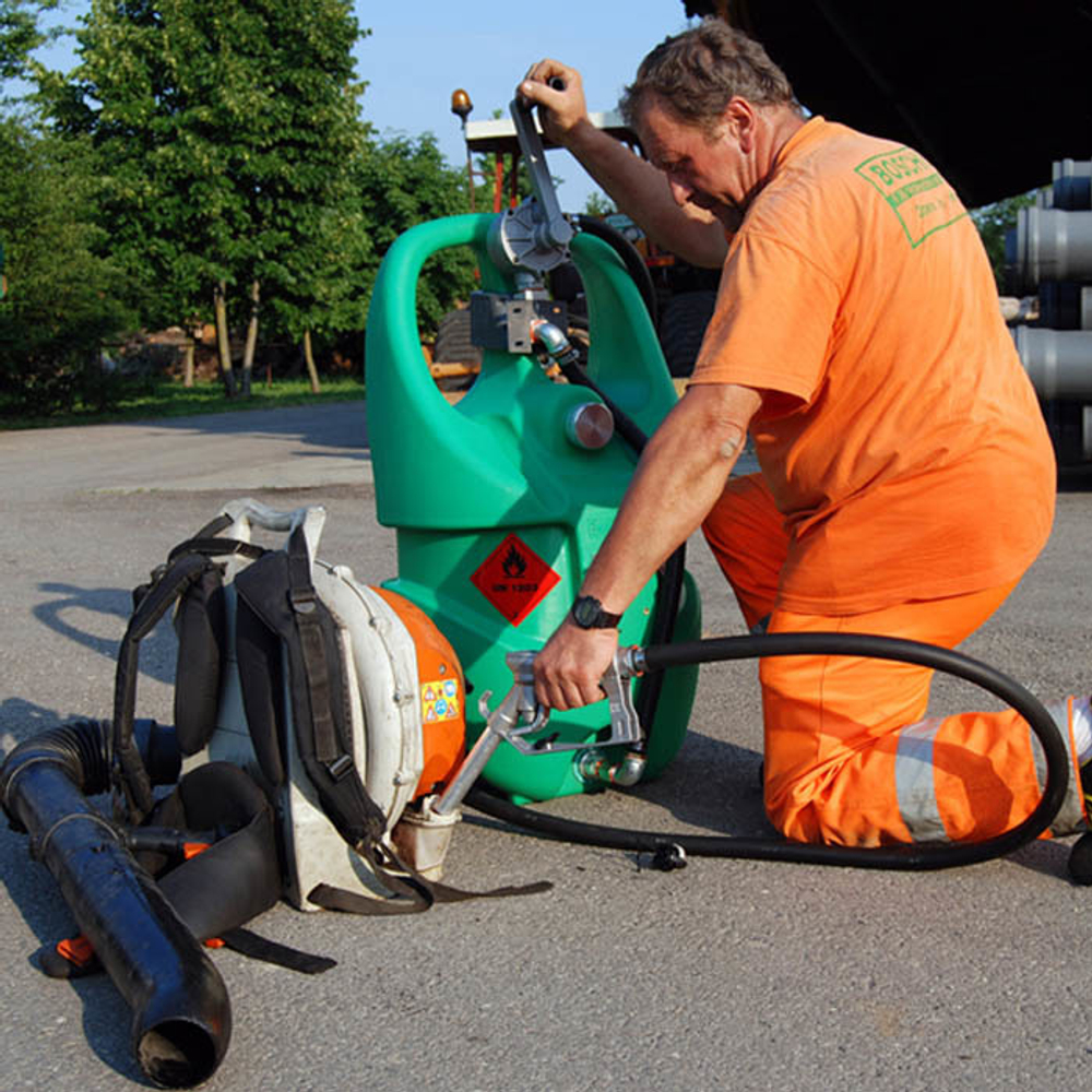 Ёмкость для заправки дачной техники