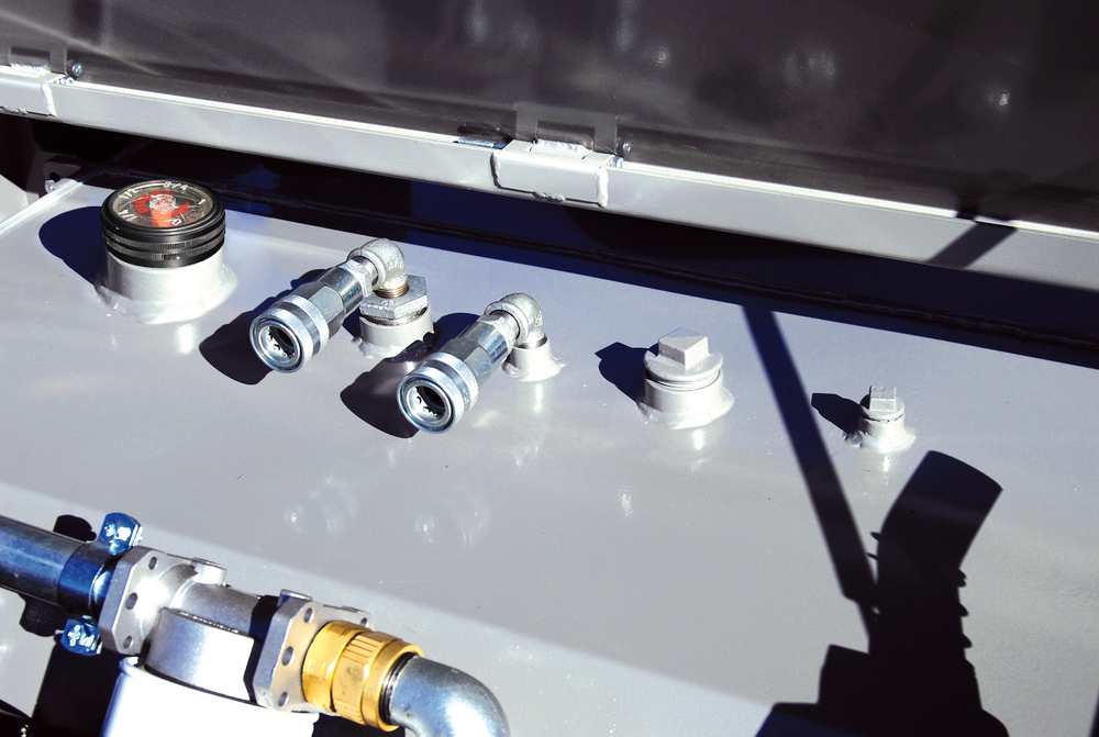 Emilcube 950 л, электронасос 12В, 5 м шланг, счетчик