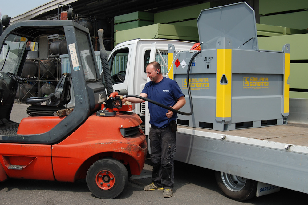 Emilcube 950 л, электронасос 12В, 5 м шланг, счетчик