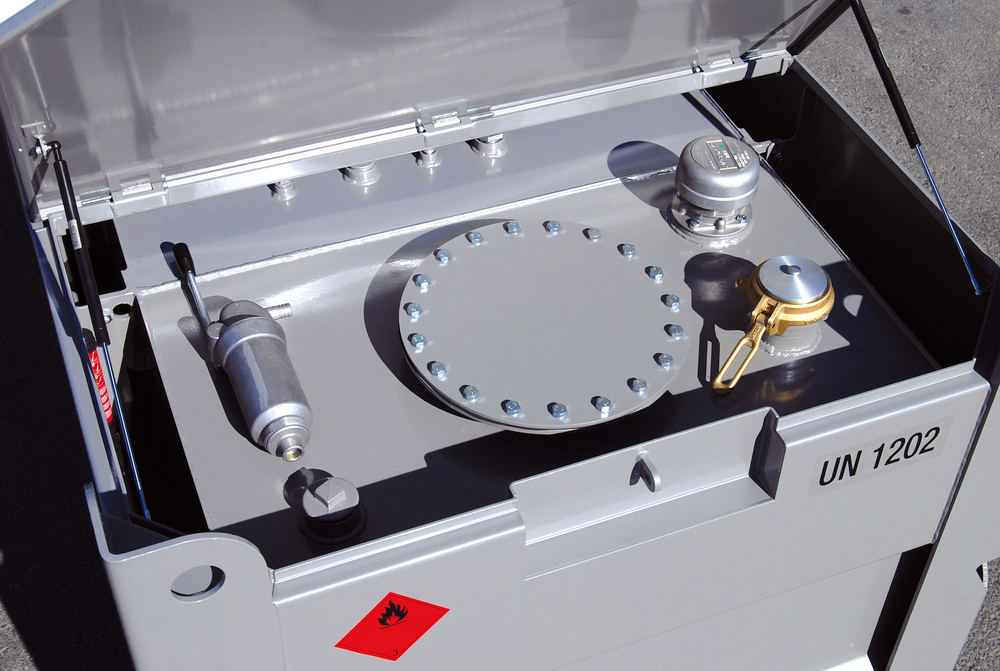 Emilcube 950 л, электронасос 12В, 5 м шланг, счетчик