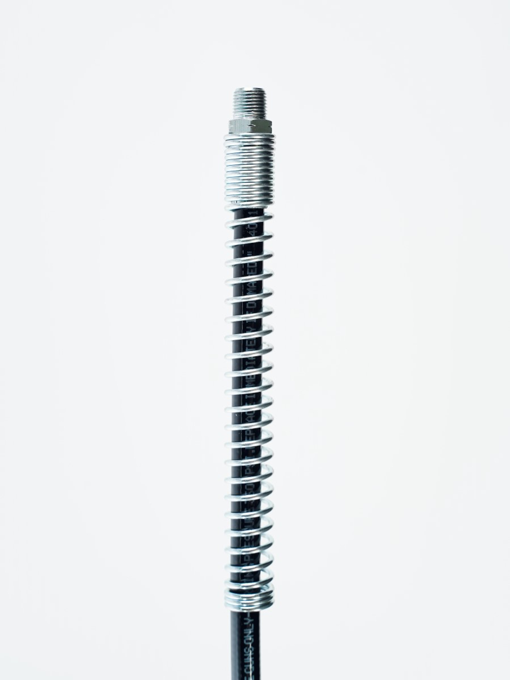 Шланг для смазки с защитной пружиной 450 мм  х 1/8" BSPT, 240 бар