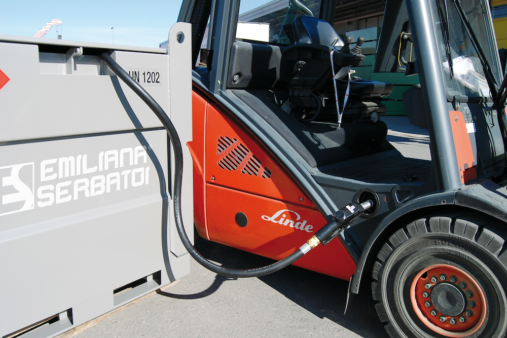 Emilcube 950 л, электронасос 12В, 5 м шланг, счетчик