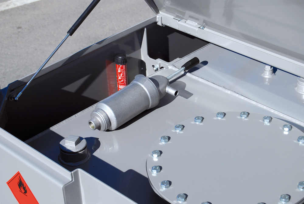 Emilcube 950 л, электронасос 12В, 5 м шланг, счетчик